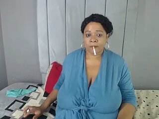 BUSTY QUEEN BBW